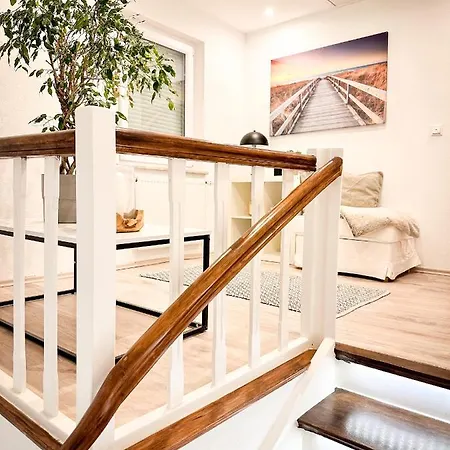 Schoenes Modernes Einfamilienhaus Fuer 1 Bis 6 Personen * Rimpar